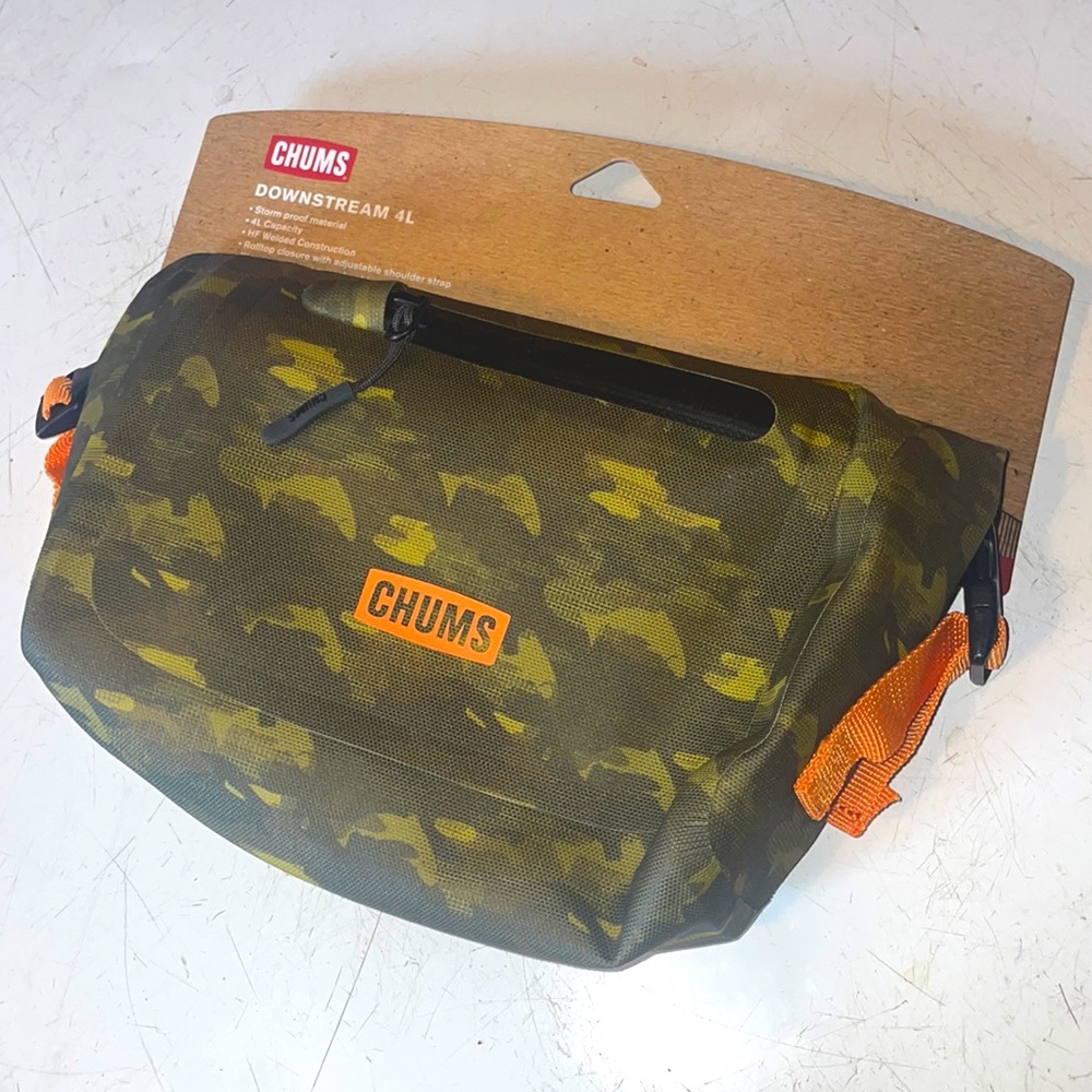 CHUMS Downstream 4L cross body bag